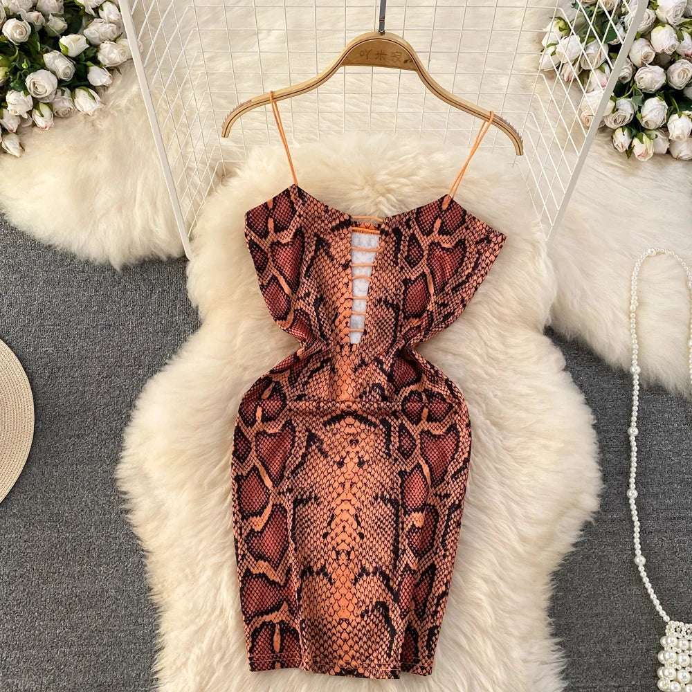 mini dress form christmas tree Pink – Geeda J Fashion Boutique miami sample Scarlette Red Rose Formal Size:M2